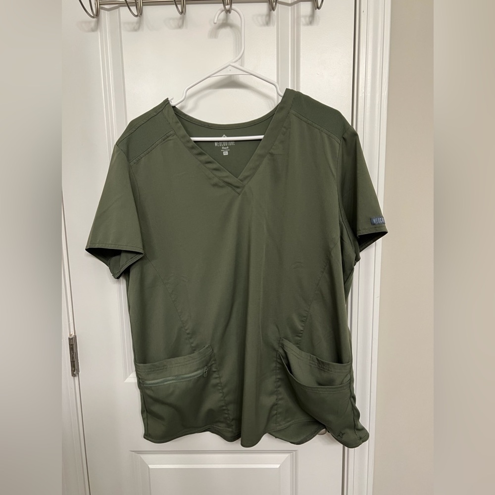 MedCouture Army Green Scrub Top, XL